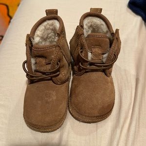 Tan baby uggs size 02/03